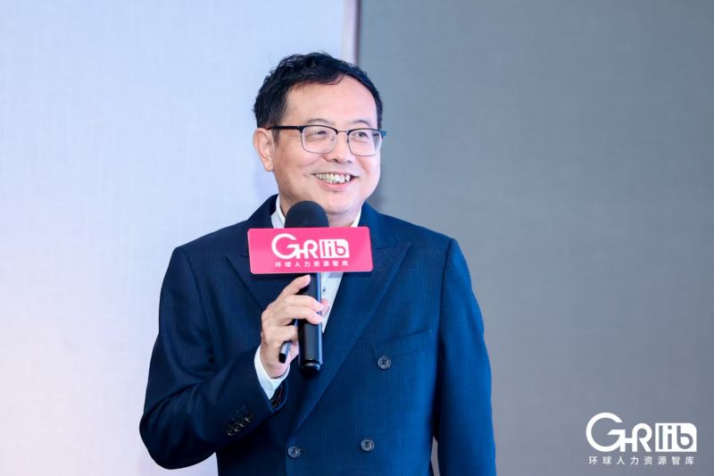 从美的看出海战略布局：黄剑峰老师2026环球人力资源服务展演讲2.jpg