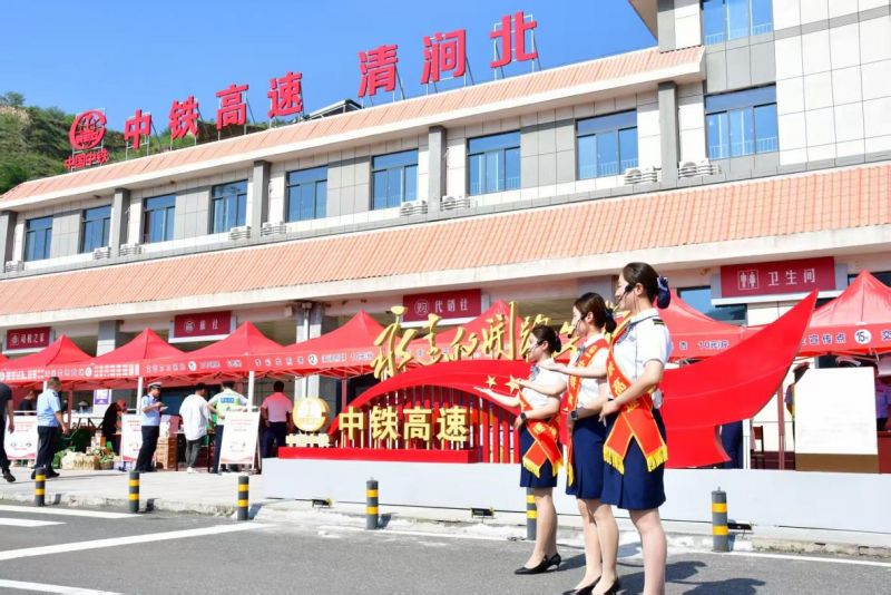 "红驿暖心"照亮司乘归途 小驿站诠释服务大情怀