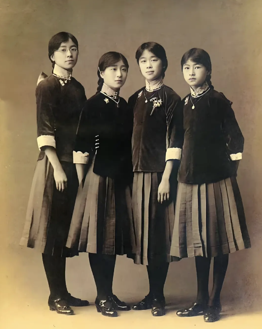 都2025年了，为什么校服还会“一市一款”？