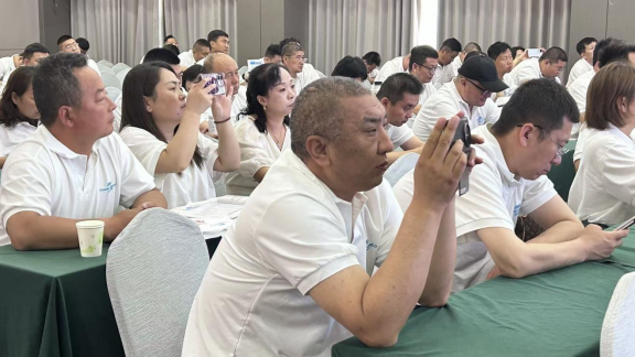 公益赋能终端，空气能十大品牌派沃把新媒体课堂送到经销商身边